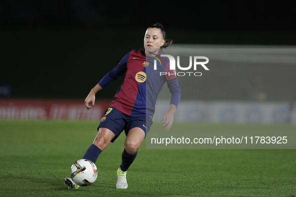 Claudia Pina of FC Barcelona plays during the LIGA F match between Real Madrid and FC Barcelona at Alfredo Di Stefano stadium in Madrid, Spa...