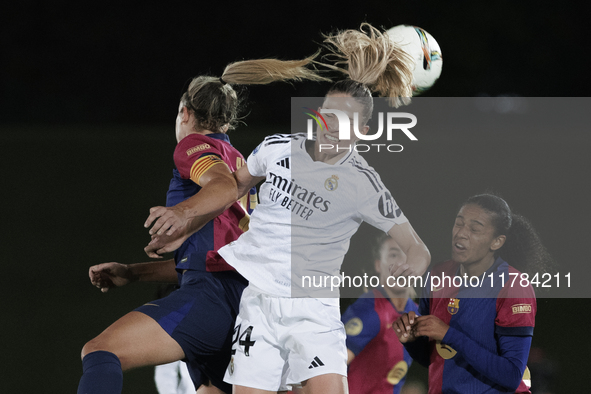 Melanie Leupolz of Real Madrid and Alexia Putellas of FC Barcelona fight for the ball during the LIGA F match between Real Madrid and FC Bar...