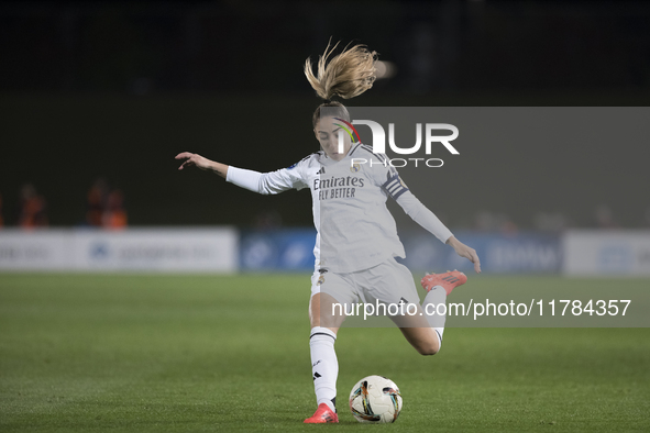 Olga Carmona of Real Madrid controls the ball during the LIGA F match between Real Madrid and FC Barcelona at Alfredo Di Stefano stadium in...