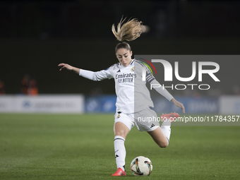 Olga Carmona of Real Madrid controls the ball during the LIGA F match between Real Madrid and FC Barcelona at Alfredo Di Stefano stadium in...