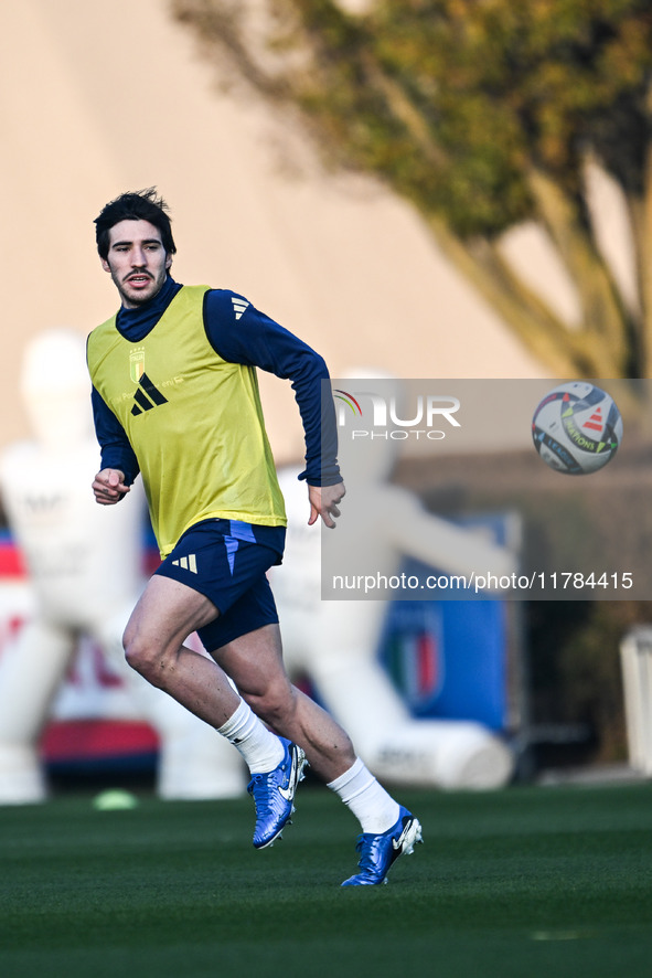 Sandro Tonali of Italy participates in an Italy training session at BPER Training Centre in Appiano Gentile on November 16, 2024, in Como, I...