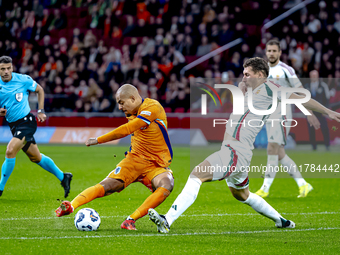 Netherlands forward Donyell Malen and Hungary defender Willi Orban play during the match between the Netherlands and Hungary at the Johan Cr...