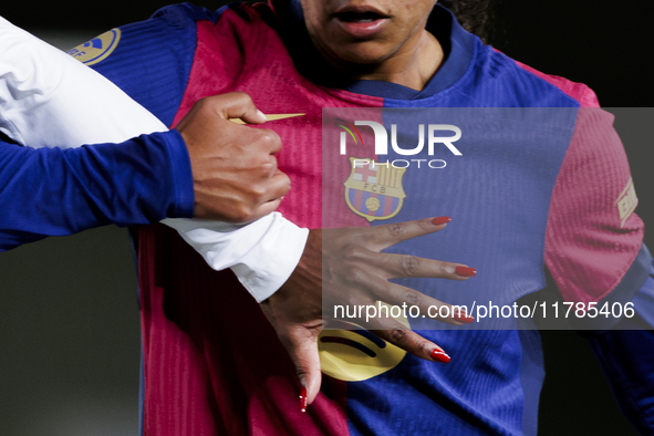 Naomie Feller of Real Madrid and Esmee Brugts of FC Barcelona fight for the ball during the LIGA F match between Real Madrid and FC Barcelon...