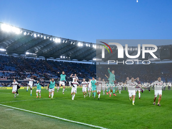 Players of Bologna FC celebrate victory at the end of the Serie A Enilive match between AS Roma and Bologna FC at Stadio Olimpico on Novembe...