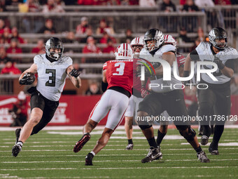 Oregon tight end Terrance Ferguson #3 heads upfield after a catch against the Wisconsin Badgers at Camp Randall Stadium in Madison, Wisconsi...