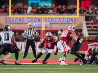 Wisconsin Badgers running back Tawee Walker #3 hits a hole with help from Wisconsin Badgers offensive lineman Joe Huber #60 against the Oreg...