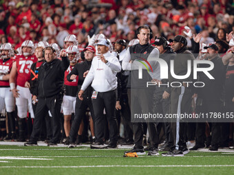 Wisconsin Badgers Head Coach Luke Fickell and the Wisconsin Badgers sideline react to a penalty as they take on the Oregon Ducks at Camp Ran...