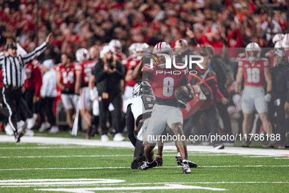 Wisconsin Badgers wide receiver Vinny Anthony II #8 catches a long pass against the Oregon Ducks at Camp Randall Stadium in Madison, Wiscons...