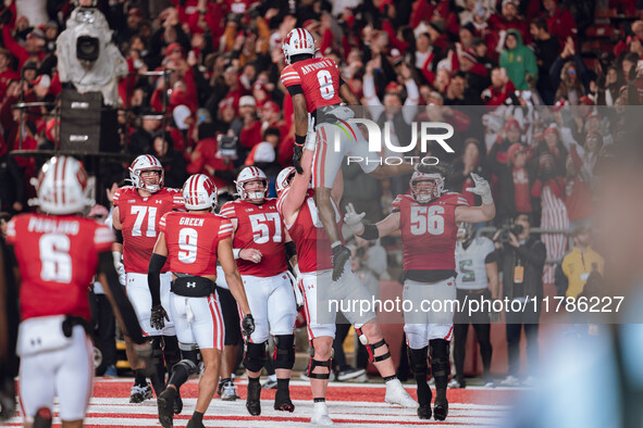 The Wisconsin Badgers prematurely celebrate a touchdown that is called back after a penalty while they try to upset the Oregon Ducks at Camp...