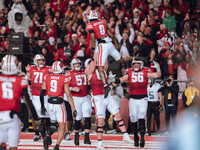 The Wisconsin Badgers prematurely celebrate a touchdown that is called back after a penalty while they try to upset the Oregon Ducks at Camp...