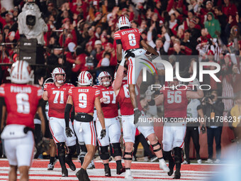 The Wisconsin Badgers prematurely celebrate a touchdown that is called back after a penalty while they try to upset the Oregon Ducks at Camp...