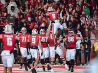 The Wisconsin Badgers prematurely celebrate a touchdown that is called back after a penalty while they try to upset the Oregon Ducks at Camp...