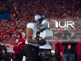 Oregon running back Jordan James #20 finds an opening on the edge for a touchdown against the Wisconsin Badgers at Camp Randall Stadium in M...