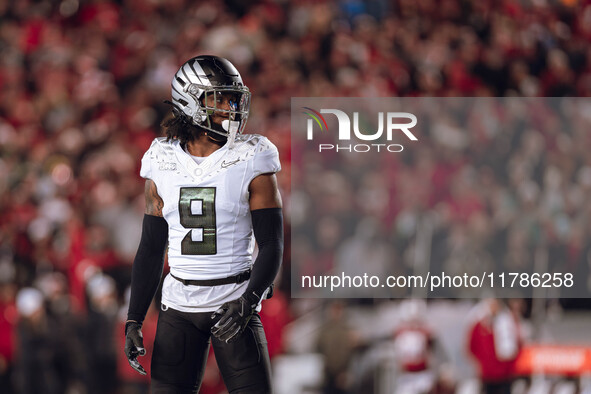 Oregon defensive back Nikko Reed #9 reads the Wisconsin Badgers offense at Camp Randall Stadium in Madison, Wisconsin, on November 16, 2024....