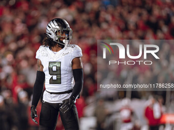 Oregon defensive back Nikko Reed #9 reads the Wisconsin Badgers offense at Camp Randall Stadium in Madison, Wisconsin, on November 16, 2024....