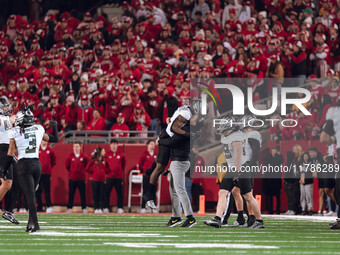 Oregon head coach Dan Lanning celebrates with his team as the Oregon Ducks seal the game with an interception late in the 4th quarter agains...