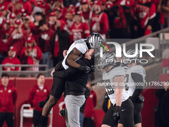 Oregon head coach Dan Lanning celebrates with his team as the Oregon Ducks seal the game with an interception late in the 4th quarter agains...