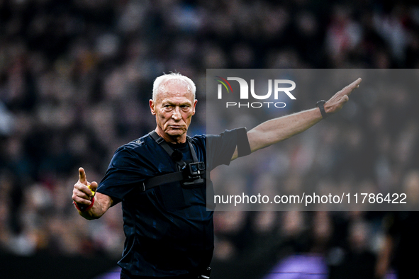 Referee Dick Jol officiates the match between Ajax Legends and Real Madrid Legends at the Johan Cruijff ArenA for the Dutch Eredivisie seaso...