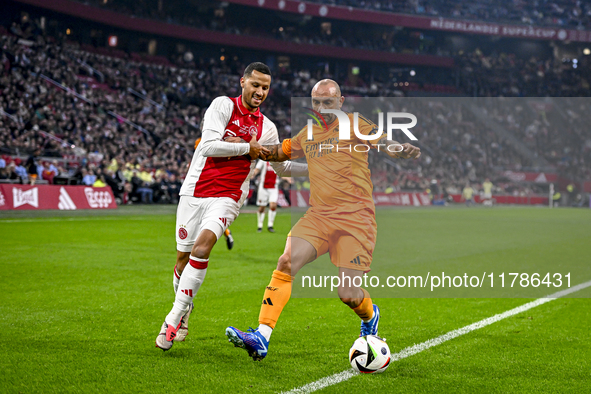 AFC Ajax Amsterdam legend Ricardo van Rhijn and Real Madrid CF legend Raul Bravo participate in the match between Ajax Legends and Real Madr...