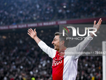 AFC Ajax Amsterdam legend Shota Arveladze celebrates the 1-0 goal during the match between Ajax Legends and Real Madrid Legends at the Johan...