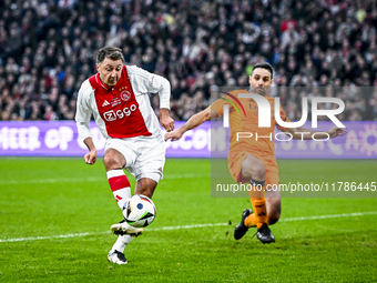 AFC Ajax Amsterdam legend Shota Arveladze scores the 1-0 during the match between Ajax Legends and Real Madrid Legends at the Johan Cruijff...