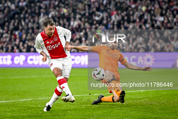 AFC Ajax Amsterdam legend Shota Arveladze and Real Madrid CF legend Antonio Nunez participate in the match between Ajax Legends and Real Mad...