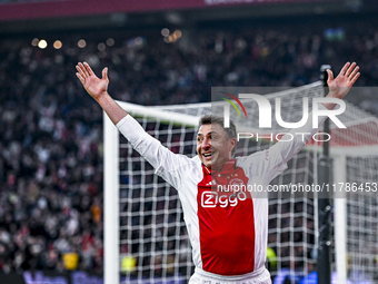 AFC Ajax Amsterdam legend Shota Arveladze celebrates the 1-0 goal during the match between Ajax Legends and Real Madrid Legends at the Johan...