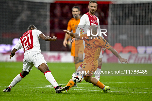 AFC Ajax Amsterdam legend Eyong Enoh and Real Madrid CF legend Pedro Munitis participate in the match between Ajax Legends and Real Madrid L...