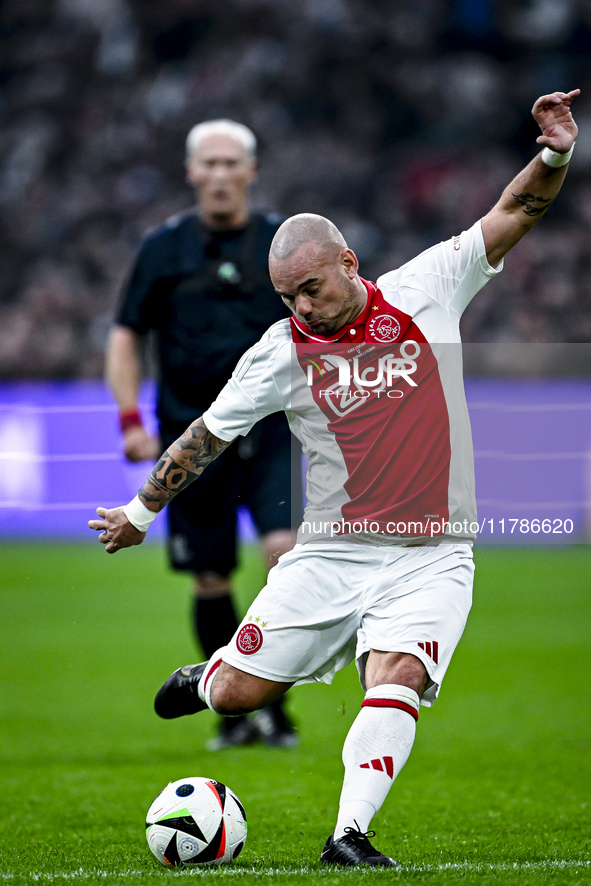 AFC Ajax Amsterdam legend Wesley Sneijder plays during the match between Ajax Legends and Real Madrid Legends at the Johan Cruijff ArenA for...