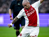 AFC Ajax Amsterdam legend Wesley Sneijder plays during the match between Ajax Legends and Real Madrid Legends at the Johan Cruijff ArenA for...