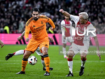 Real Madrid CF legend player Ruben de la Red and AFC Ajax Amsterdam legend player Dick Schoenaker participate in the match between Ajax Lege...