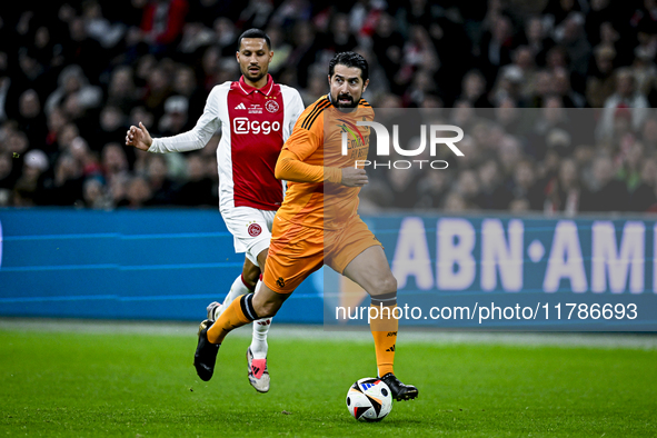 AFC Ajax Amsterdam legend Ricardo van Rhijn and Real Madrid CF legend Ruben de la Red participate in the match between Ajax Legends and Real...