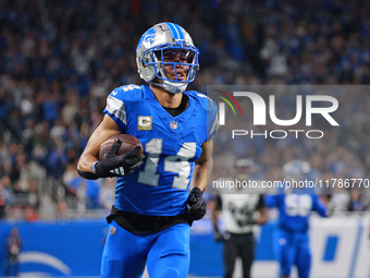 DETROIT,MICHIGAN-November 17: Detroit Lions wide receiver Amon-Ra St. Brown (14) runs the ball for a touchdown during the first half of an N...