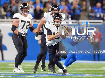 DETROIT,MICHIGAN-NOVEMBER17: Quarterback Mac Jones (10) of the Jacksonville Jaguars runs the ball  during a game between the Detroit Lions a...