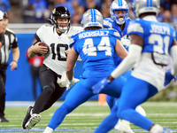 DETROIT,MICHIGAN-NOVEMBER17: Quarterback Mac Jones (10) of the Jacksonville Jaguars runs the ball  during a game between the Detroit Lions a...