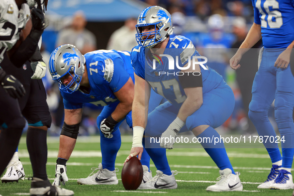 DETROIT,MICHIGAN-NOVEMBER17:  
Center Frank Ragnow (77) of the Detroit Lions prepares to snap the ball during a game between the Detroit Lio...