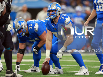 DETROIT,MICHIGAN-NOVEMBER17:  
Center Frank Ragnow (77) of the Detroit Lions prepares to snap the ball during a game between the Detroit Lio...