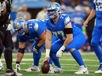 DETROIT,MICHIGAN-NOVEMBER17:  
Center Frank Ragnow (77) of the Detroit Lions prepares to snap the ball during a game between the Detroit Lio...