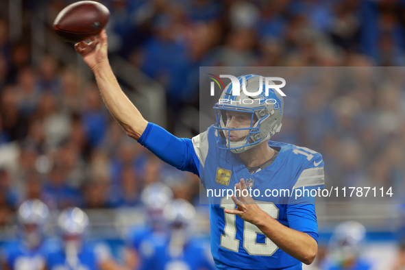 DETROIT,MICHIGAN-NOVEMBER17:  Quarterback Jared Goff (16) of the Detroit Lions throws the ball during a game between the Detroit Lions and t...