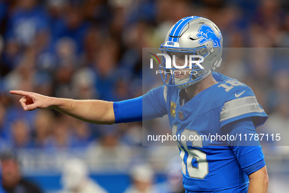 DETROIT,MICHIGAN-NOVEMBER17:  Quarterback Jared Goff (16) of the Detroit Lions makes a call before a play during a game between the Detroit...