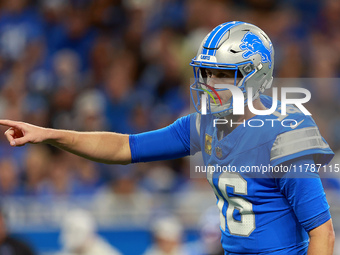 DETROIT,MICHIGAN-NOVEMBER17:  Quarterback Jared Goff (16) of the Detroit Lions makes a call before a play during a game between the Detroit...