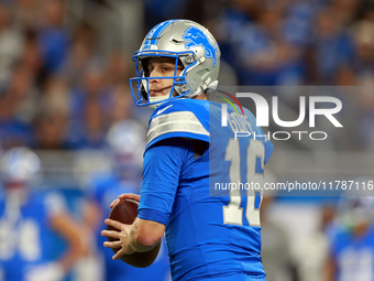 DETROIT,MICHIGAN-NOVEMBER17:  Quarterback Jared Goff (16) of the Detroit Lions looks to pass the ball during a game between the Detroit Lion...