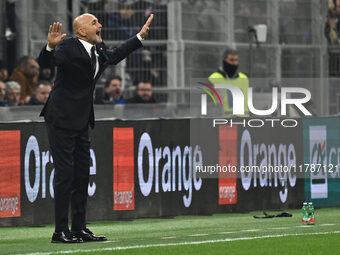 Luciano Spalletti coaches Italy during the UEFA Nations League Matchday 6 match between Italy and France at the San Siro Stadium in Milan, I...