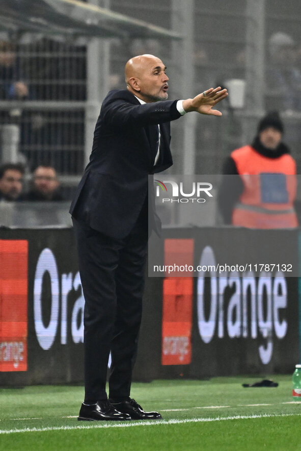 Luciano Spalletti coaches Italy during the UEFA Nations League Matchday 6 match between Italy and France at the San Siro Stadium in Milan, I...