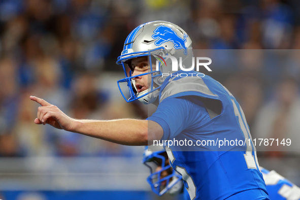 DETROIT,MICHIGAN-NOVEMBER17:  Quarterback Jared Goff (16) of the Detroit Lions makes a call before a play during a game between the Detroit...