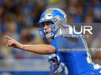 DETROIT,MICHIGAN-NOVEMBER17:  Quarterback Jared Goff (16) of the Detroit Lions makes a call before a play during a game between the Detroit...