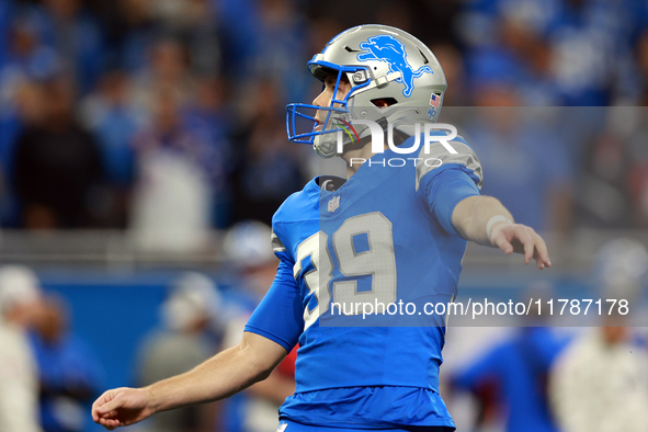 DETROIT,MICHIGAN-NOVEMBER17:  Place kicker Jake Bates (39) of the Detroit Lions follows his successful field goal kick during a game between...