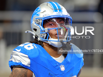 DETROIT,MICHIGAN-NOVEMBER17: running back Jahmyr Gibbs (26) of the Detroit Lions runs on the field after a play  during a game between the D...