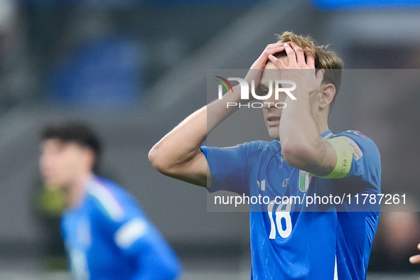 Nicolo' Barella of Italy looks dejected during the UEFA Nations League 2024/25 League A Group 2 match between Italy and France at Stadio Giu...