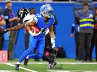 DETROIT,MICHIGAN-NOVEMBER17:  Wide receiver Kalif Raymond (11) of the Detroit Lions carries the ball during a game between the Detroit Lions...